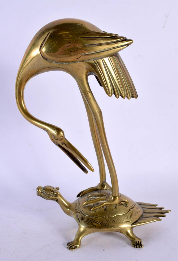A 19TH CENTURY JAPANESE MEIJI PERIOD BRONZE FIGURE OF A BIRD modelled upon a minogame. 21 cm high.: A 19TH CENTURY JAPANESE MEIJI PERIOD BRONZE FIGURE OF A BIRD modelled upon a minogame. 21 cm high.