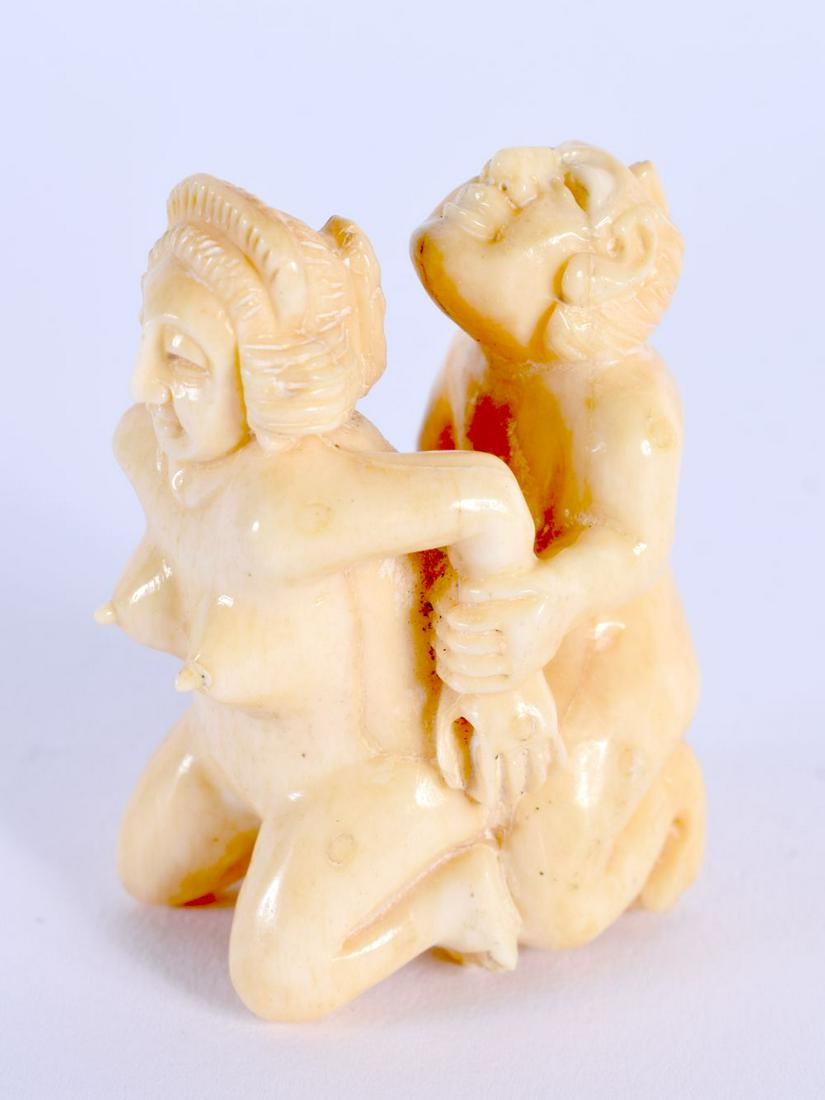 A JAPANESE CARVED BONE EROTIC NETSUKE. 5 cm x 2.75 cm.: A JAPANESE CARVED BONE EROTIC NETSUKE. 5 cm x 2.75 cm.