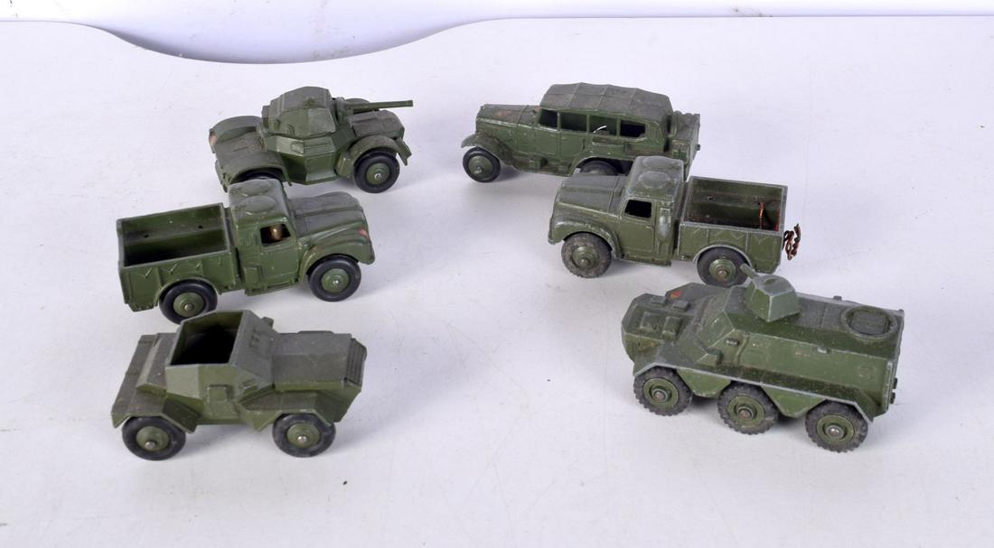 A collection of Dinky metal model Military vehicles  8 x 4.5 cm (6). (1 of 4)