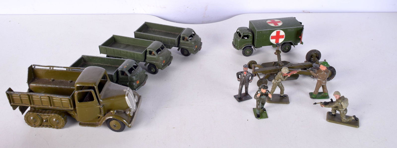 A Collection of Military model Wagons & figures mostly Dinky, Crescent etc 14 x 6 cm (11) (1 of 5)