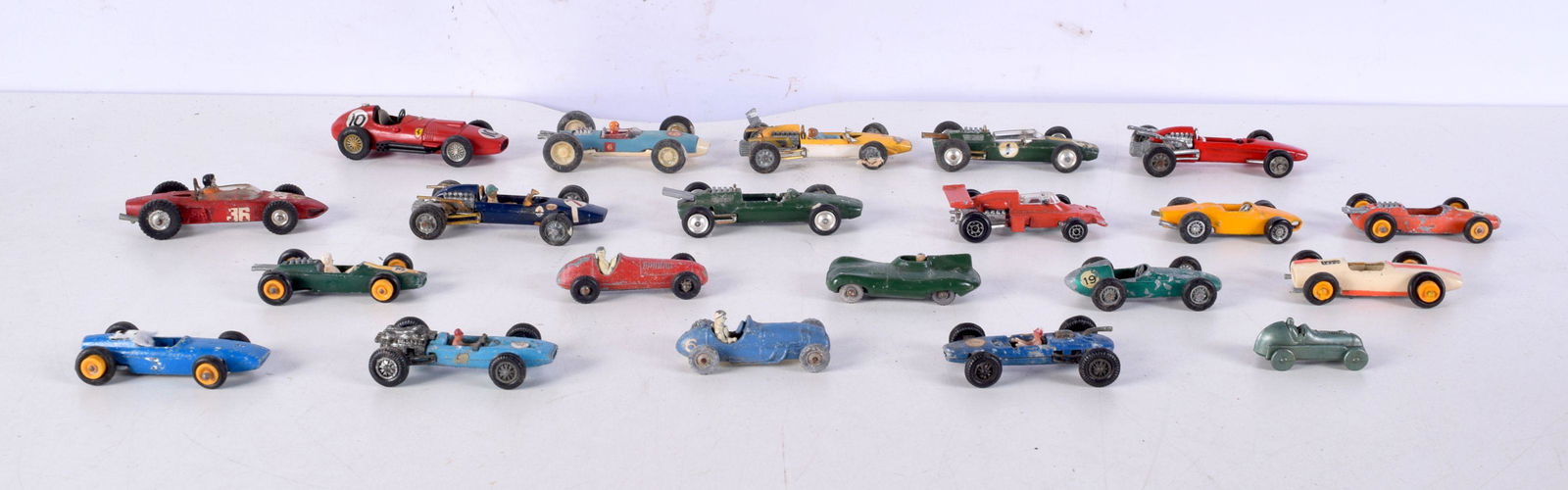 A collection of Corgi and Lesney motor racing models 10 cm (21).: A collection of Corgi and Lesney motor racing models 10 cm (21).