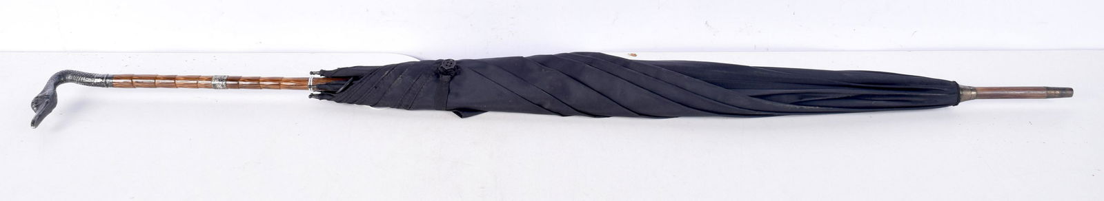 A cane handled Briggs umbrella with a metal swan head and a silver collar 94 cm. (1 of 4)