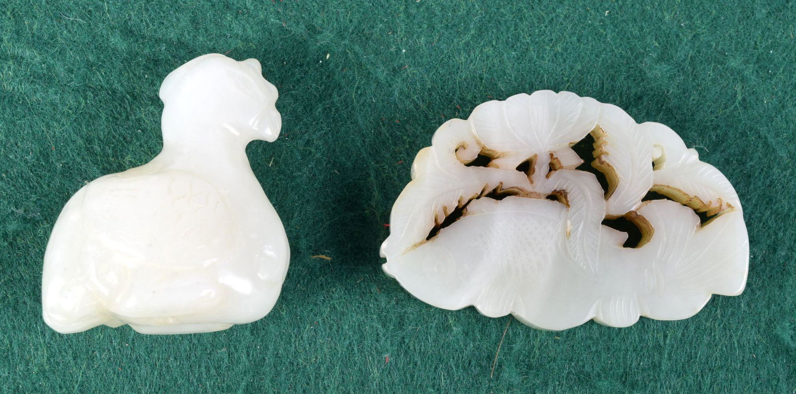 A Chinese Jade fish plaque together with a bird 6 x 4 cm (2) (1 of 3)