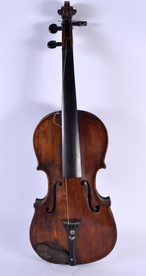 AN ANTIQUE SINGLE PIECE BACK VIOLIN bearing label to interior 'Repaired by William Kerr Larkhall 193 (1 of 5)