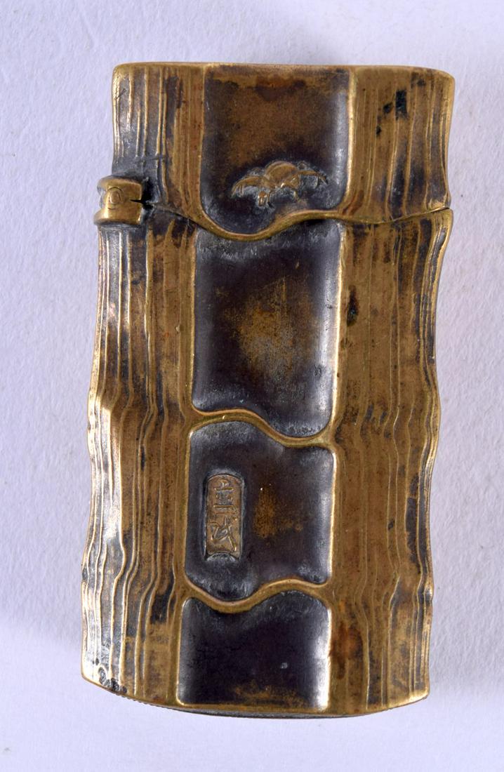 A 19TH CENTURY JAPANESE MEIJI PERIOD BRASS VESTA CASE. 6 cm x 3 cm.: A 19TH CENTURY JAPANESE MEIJI PERIOD BRASS VESTA CASE. 6 cm x 3 cm.