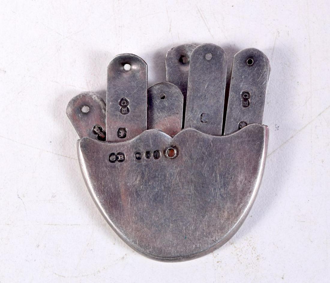 A VICTORIAN NOVELTY SILVER SHOOTING BUTT HOLDER. London 1889. 18.7 grams. 4 cm x 3.75 cm. (1 of 2)