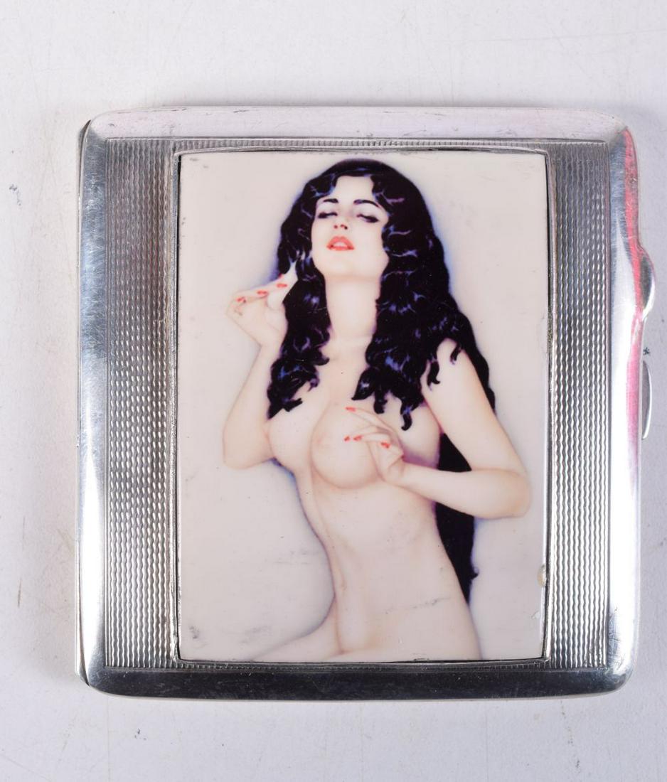 AN ART DECO SILVER EROTIC CIGARETTE CASE. Birmingham 1936. 111 grams. 8.5 cm x 8 cm.: AN ART DECO SILVER EROTIC CIGARETTE CASE. Birmingham 1936. 111 grams. 8.5 cm x 8 cm.