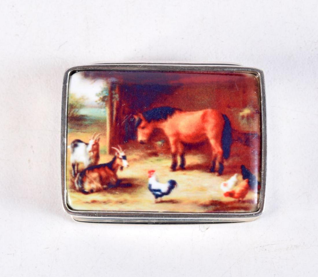A SILVER HORSE PILL BOX. 16.5 grams. 3 cm x 2.5 cm. (1 of 3)