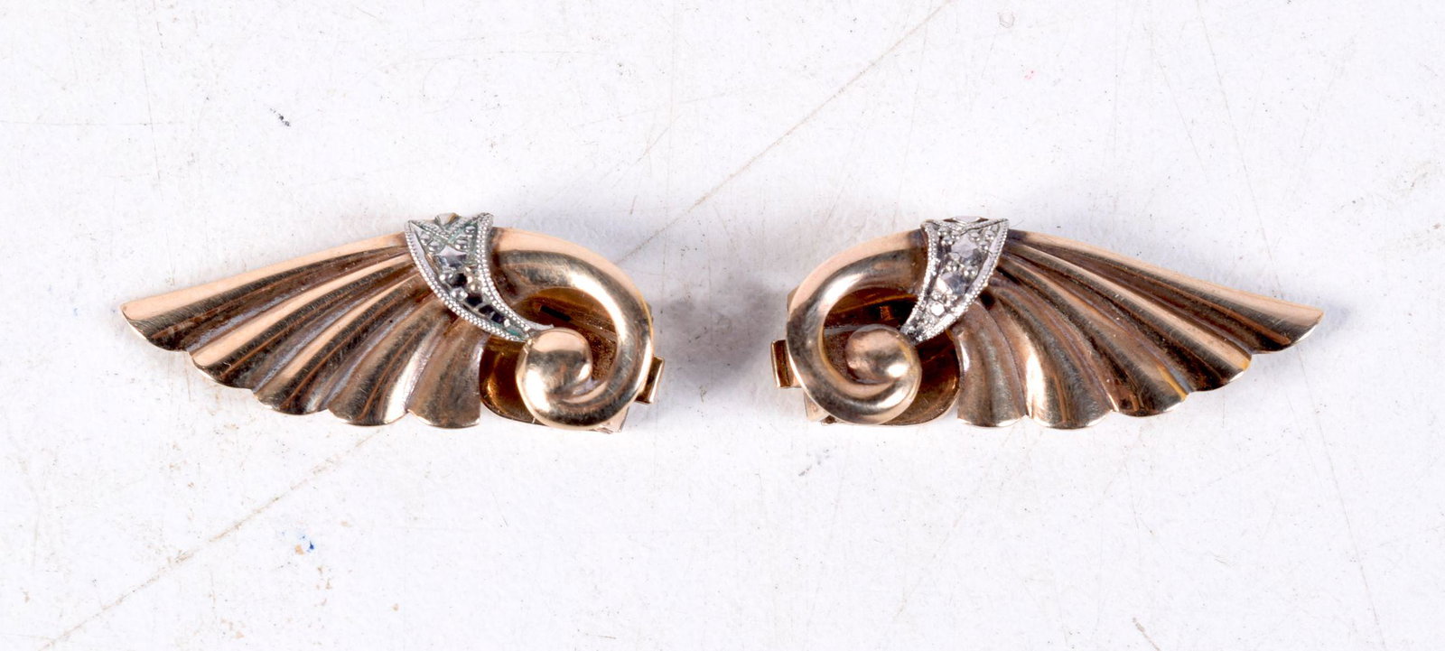 A PAIR OF 9CT GOLD EARRINGS. 3.6 grams. 2.5 cm x 1 cm. (1 of 2)