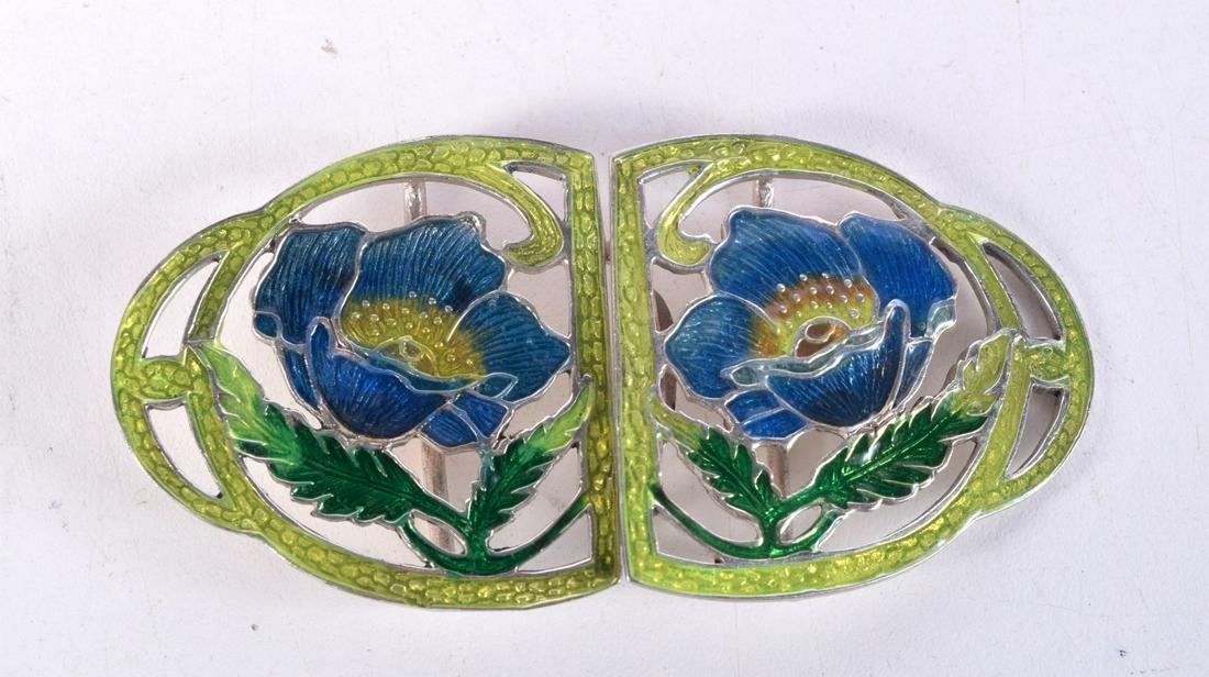 A SILVER AND ENAMEL BUCKLE. 35 grams. 9 cm x 4.25 cm.: A SILVER AND ENAMEL BUCKLE. 35 grams. 9 cm x 4.25 cm.