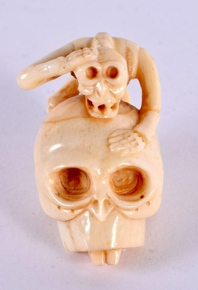 A JAPANESE CARVED BONE SKULL NETSUKE. 5 cm x 3.5 cm.: A JAPANESE CARVED BONE SKULL NETSUKE. 5 cm x 3.5 cm.