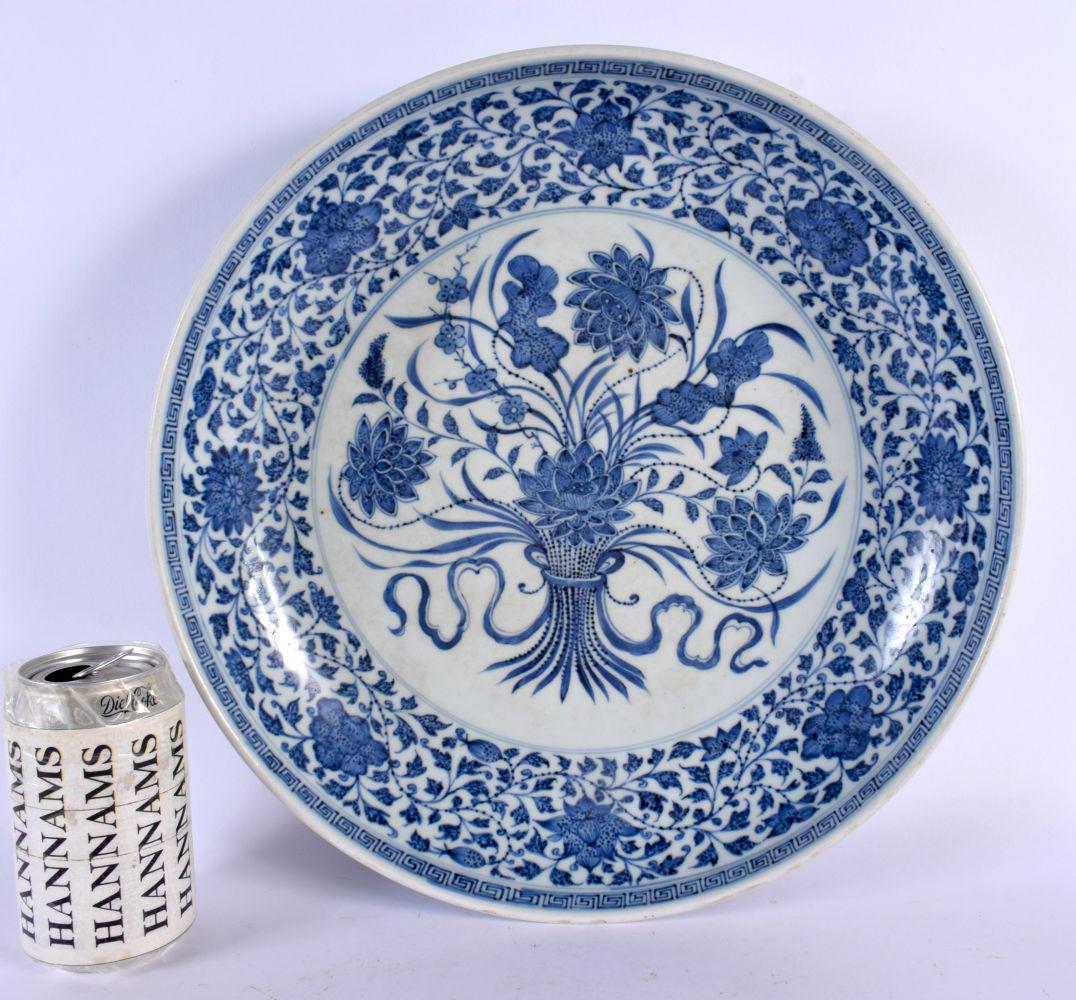 A LARGE CHINESE BLUE AND WHITE PORCELAIN DISH probably 18th/19th century, painted with bouquets of f (1 of 5)
