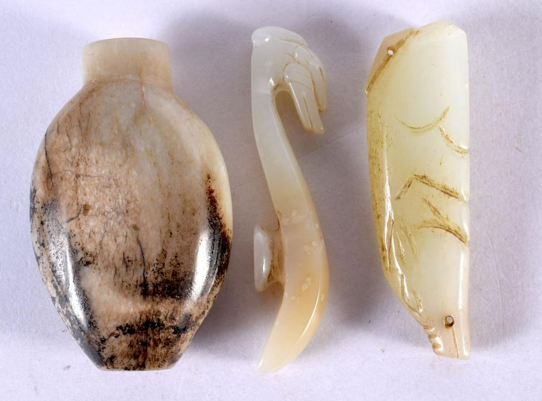 A CHINESE JADE SNUFF BOTTLE together with a belt hook and amulet. Largest 6 cm long. (3) (1 of 2)