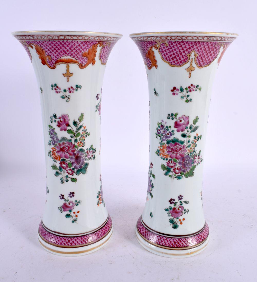 A PAIR OF 19TH CENTURY FRENCH SAMSONS OF PARIS PORCELAIN VASES Chinese Export style. 24 cm x 12 cm.: A PAIR OF 19TH CENTURY FRENCH SAMSONS OF PARIS PORCELAIN VASES Chinese Export style. 24 cm x 12 cm.