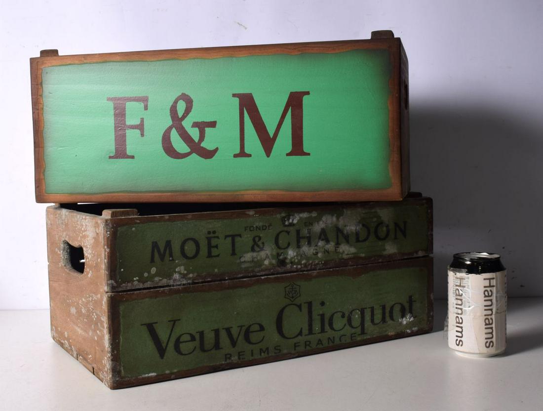A pair of wooden champagne crates. 18 x 44 x 25cm (2).: A pair of wooden champagne crates. 18 x 44 x 25cm (2).