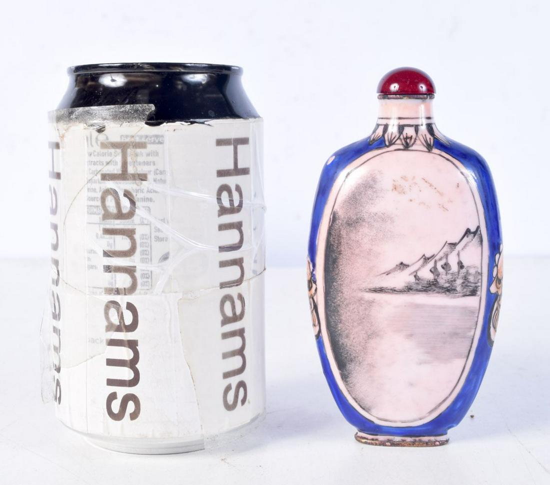 a Chinese Canton enamel snuff bottle decorated in European style 11cm. (1 of 3)