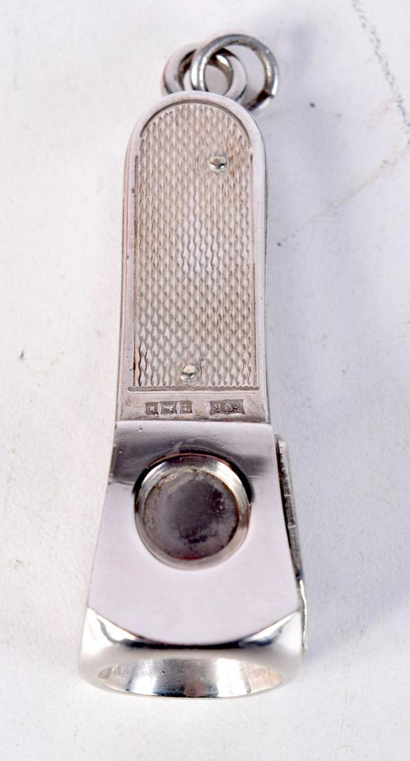 A SILVER CIGAR CUTTER. Birmingham 1971. 30.8 grams. 6 cm x 2 cm.: A SILVER CIGAR CUTTER. Birmingham 1971. 30.8 grams. 6 cm x 2 cm.