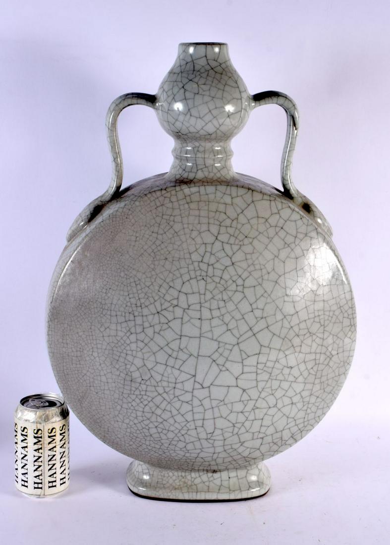 A LARGE CHINESE TWIN HANDLED GE TYPE PILGRIM FLASK 20th Century. 55 cm x 35 cm. (1 of 7)