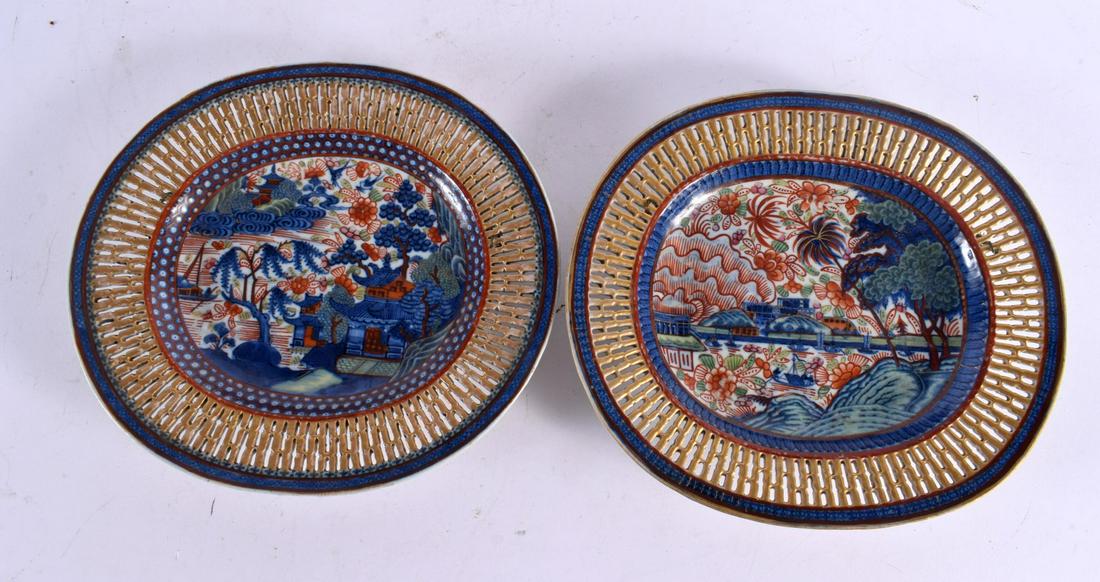 A RARE PAIR OF 18TH CENTURY CHINESE EXPORT RETICULATED CLOBBERED DISHES Qianlong. 27 cm x 22 cm. (1 of 10)