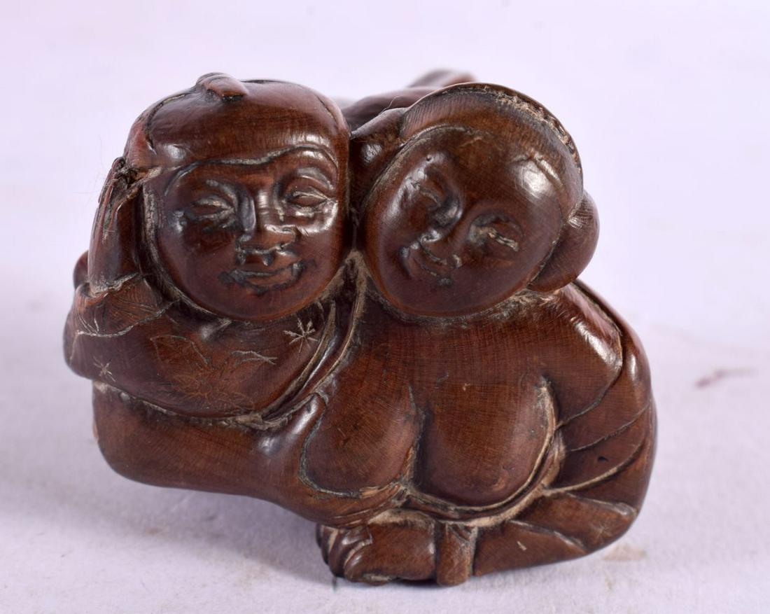A JAPANESE EROTIC WOOD NETSUKE. 5 cm x 5 cm.: A JAPANESE EROTIC WOOD NETSUKE. 5 cm x 5 cm.