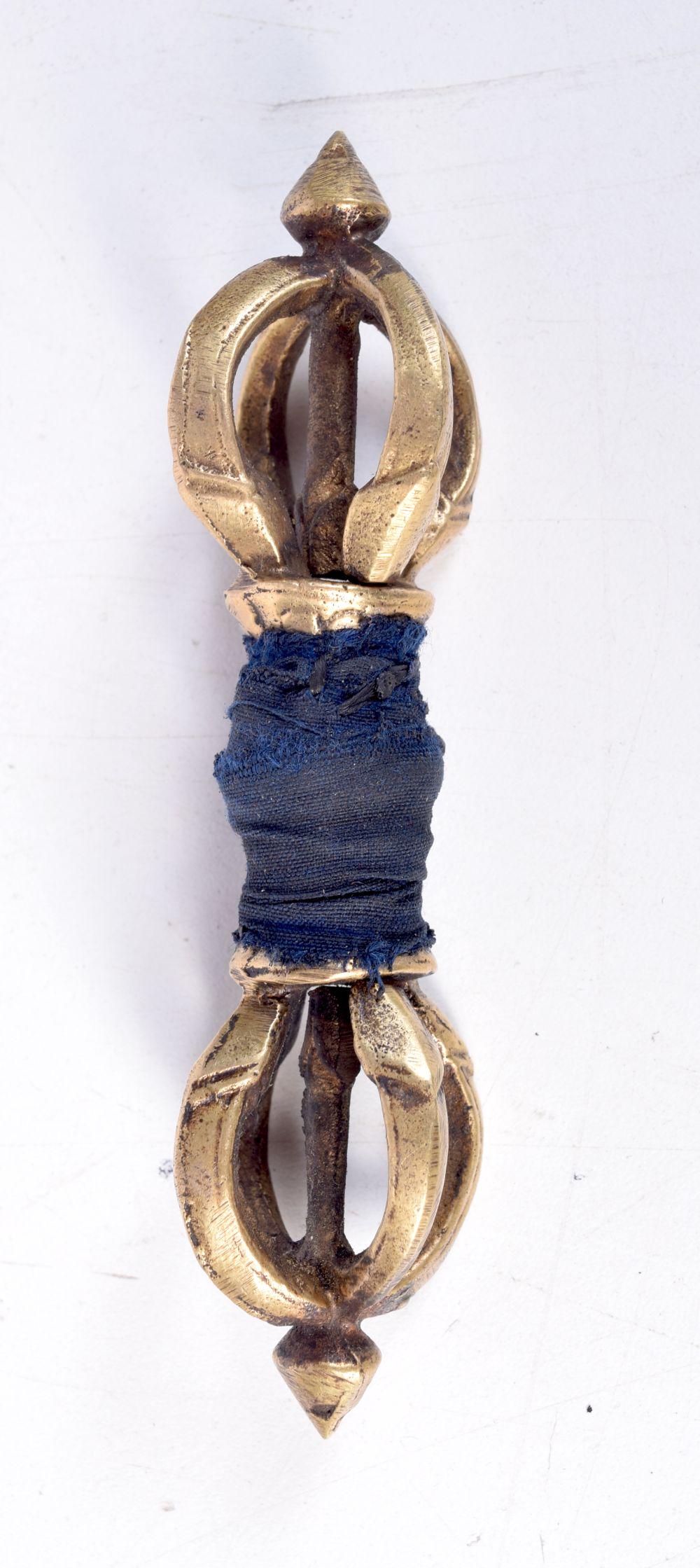 A Tibetan bronze Vajra. 11cm.: A Tibetan bronze Vajra. 11cm.