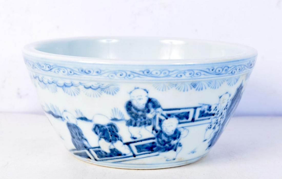 A Chinese porcelain blue and white dish decorated with figures. 8 x 16cm. (1 of 4)