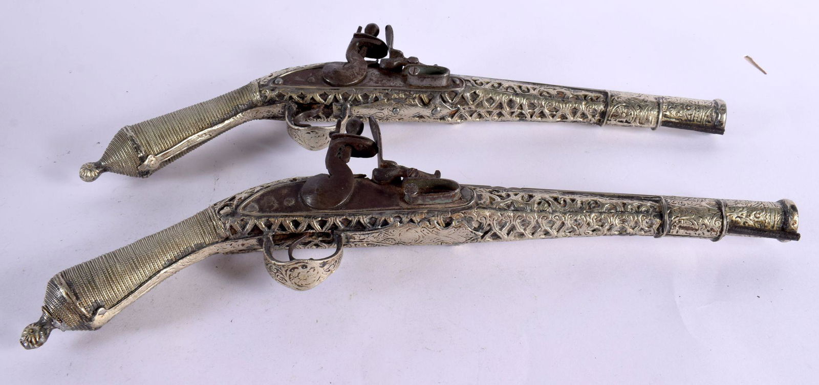 A PAIR OF DECORATIVE FLINTLOCK PISTOLS. (2) (1 of 4)