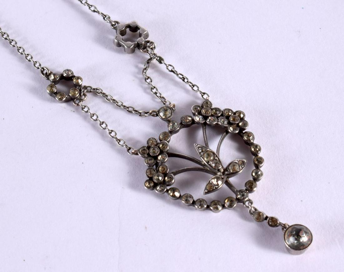 AN EDWARDIAN SILVER PASTE SET LAVALIER NECKLACE.  Stamped 925, Length 46cm, weight 7.4g (1 of 3)