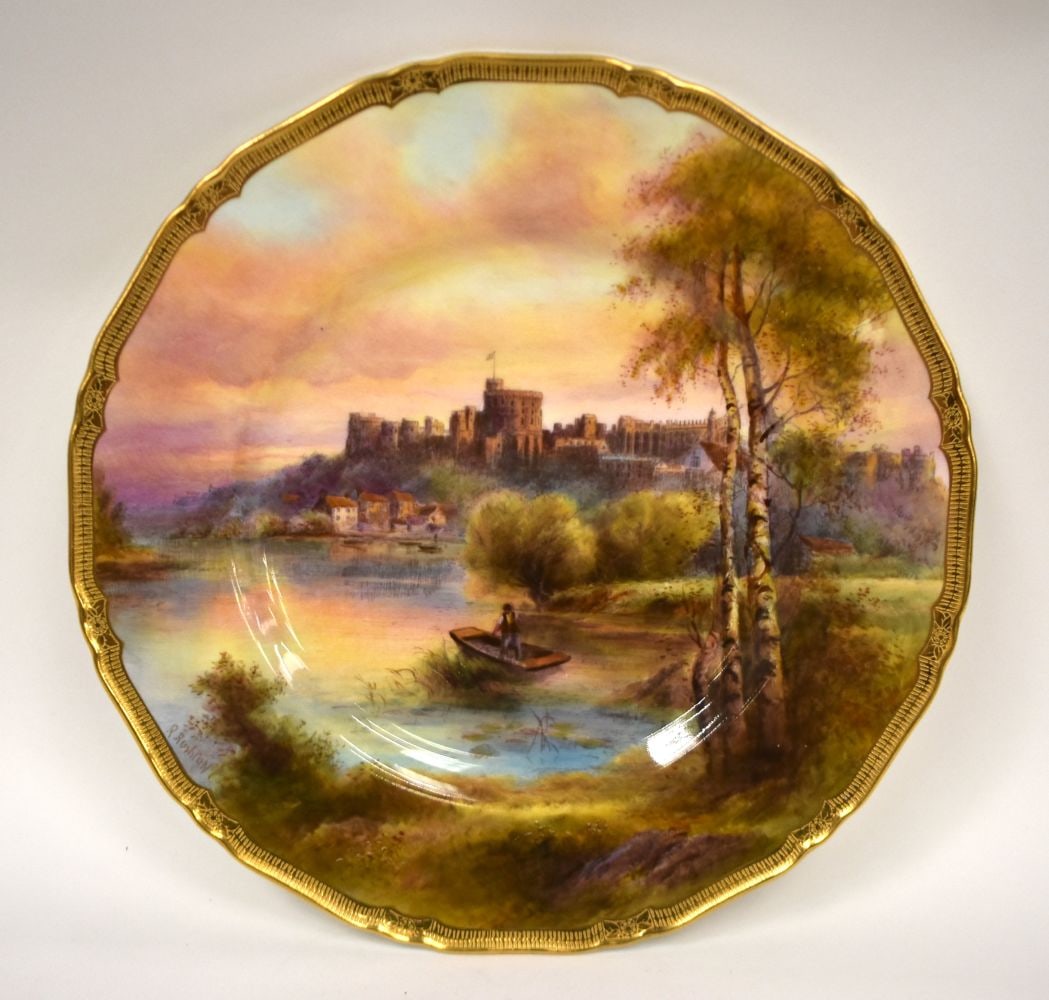A large Royal Worcester plate, painted with a scene of Windsor Castle by R Rushton. 27 cm diameter.: A large Royal Worcester plate, painted with a scene of Windsor Castle by R Rushton. 27 cm diameter.