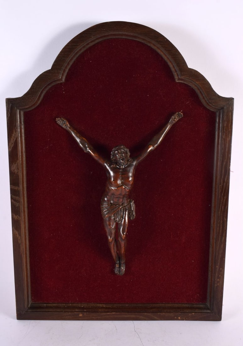 A 17TH/18TH CENTURY EUROPEAN CARVED WOOD CORPUS CHRISTI upon a velvet lined frame. 45 cm x 27 cm. (1 of 6)