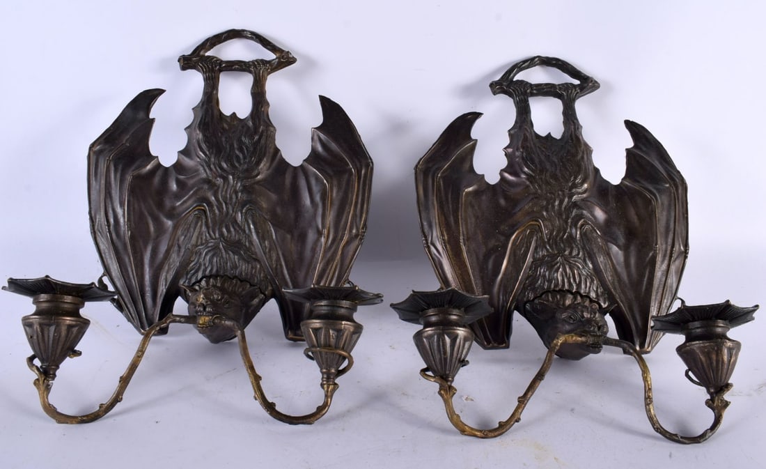 A PAIR OF CONTEMPORARY BRONZE BAT WALL SCONCES. 34 cm x 24 cm.: A PAIR OF CONTEMPORARY BRONZE BAT WALL SCONCES. 34 cm x 24 cm.