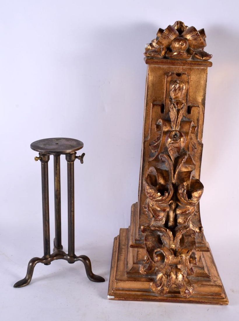 A VINTAGE ADJUSTABLE FINLAY OF LONDON BRONZE EXTENDING STAND together with a gilt wall bracket. Larg: A VINTAGE ADJUSTABLE FINLAY OF LONDON BRONZE EXTENDING STAND together with a gilt wall bracket. Largest 50 cm x 20 cm. (2)