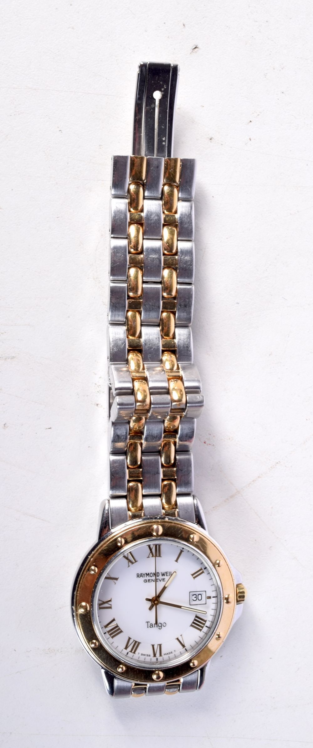 A RAYMOND WEIL TANGO WATCH WITH PAPERS. Dial 3.8cm (with crown). 3.5cm (without), Not running needs: A RAYMOND WEIL TANGO WATCH WITH PAPERS. Dial 3.8cm (with crown). 3.5cm (without), Not running needs battery