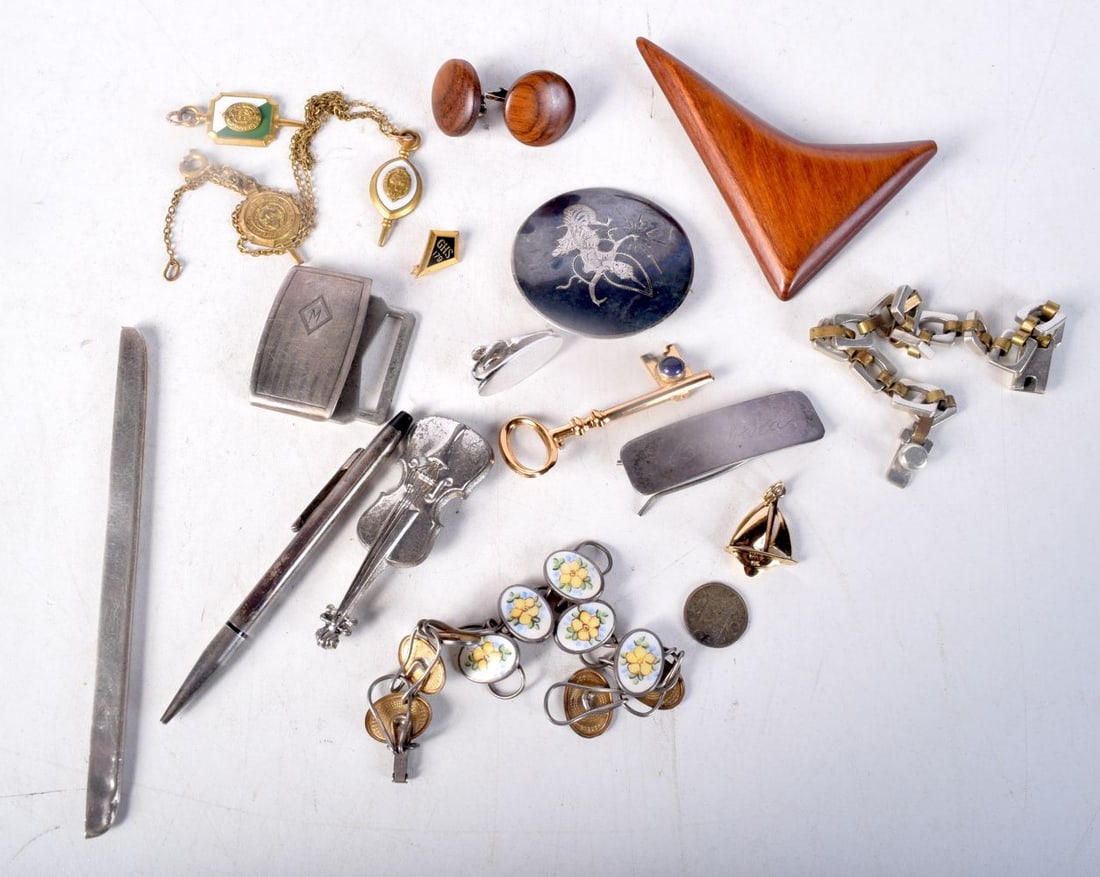 ASSORTED JEWELLERY ITEMS (qty) (1 of 5)