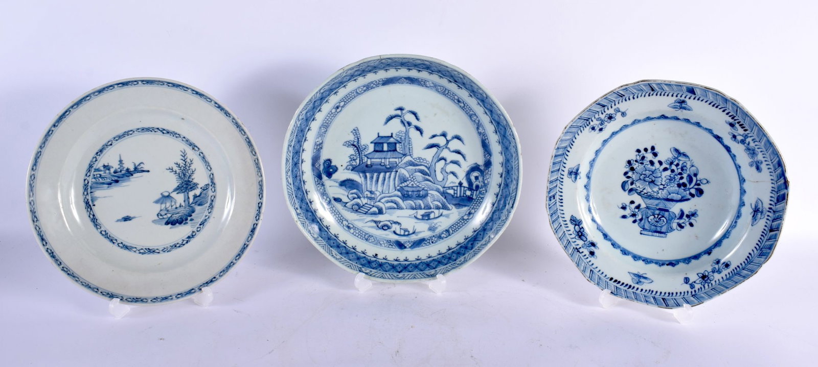 THREE 18TH CENTURY CHINESE EXPORT BLUE AND WHITE PORCELAIN DISHES Qianlong. Largest 23 cm wide. (3) (1 of 13)