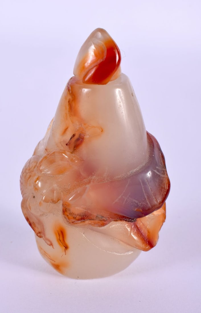 AN EARLY 20TH CENTURY CHINESE CARVED AGATE SNUFF BOTTLE AND STOPPER Late Qing/Republic. 8 cm x 4.5 c (1 of 4)
