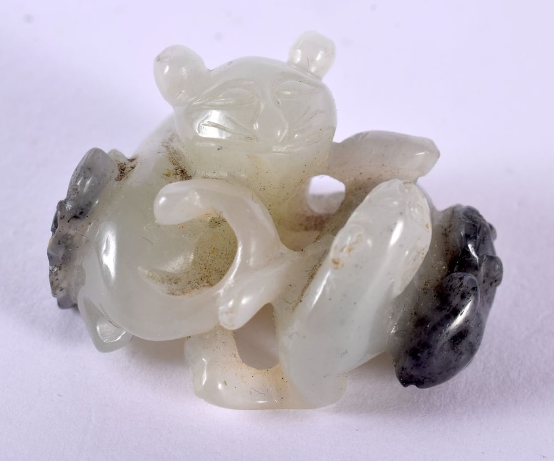 A CHINESE QING DYNASTY TWO TONE JADE FIGURE OF PLAYFUL CATS Qing. 4 cm x 2.75 cm. (1 of 4)