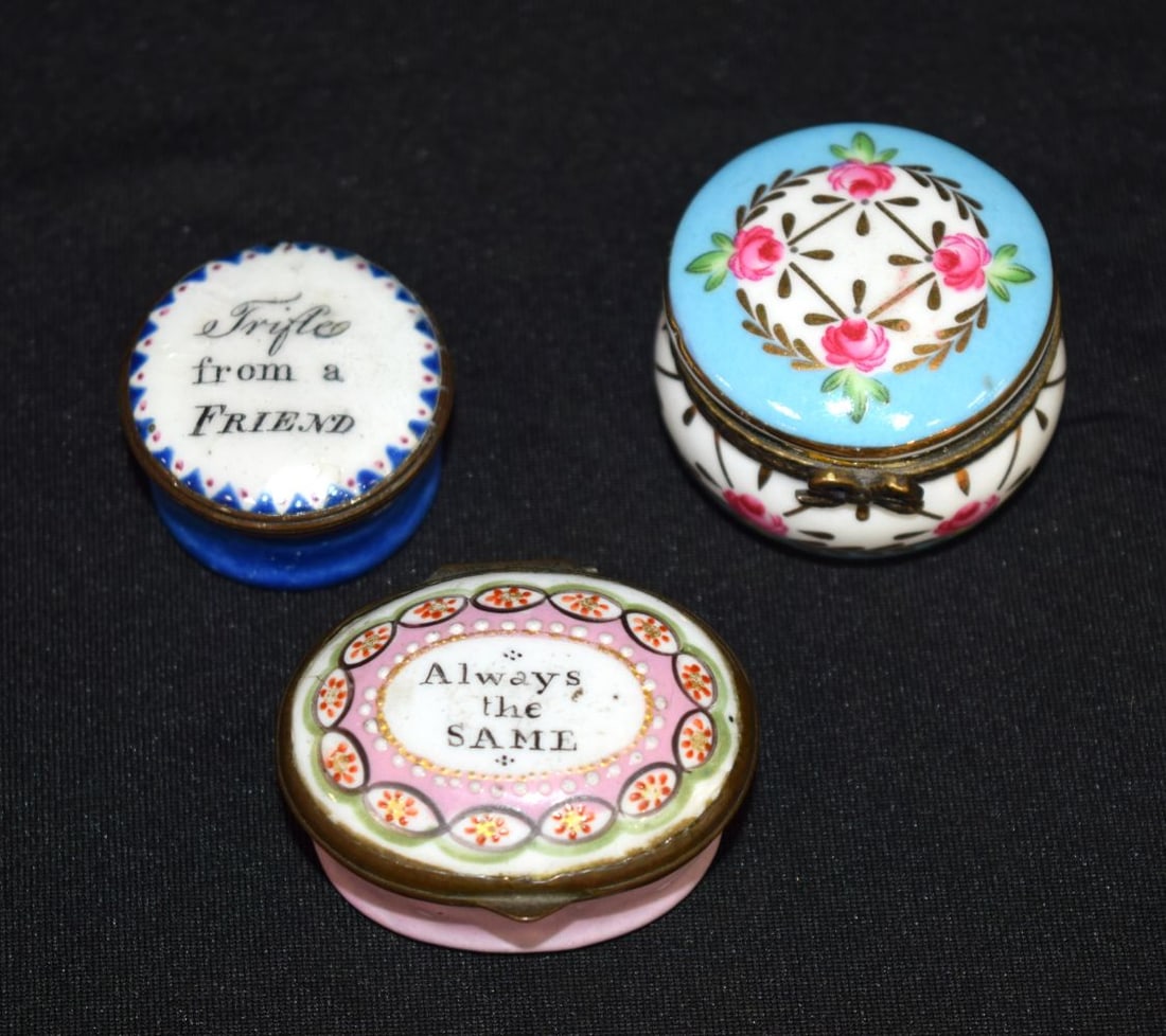 Two 18th Century Bilston enamelled pill box together a later porcelain pill box 2 x 4.5 cm. (3).: Two 18th Century Bilston enamelled pill box together a later porcelain pill box 2 x 4.5 cm. (3).