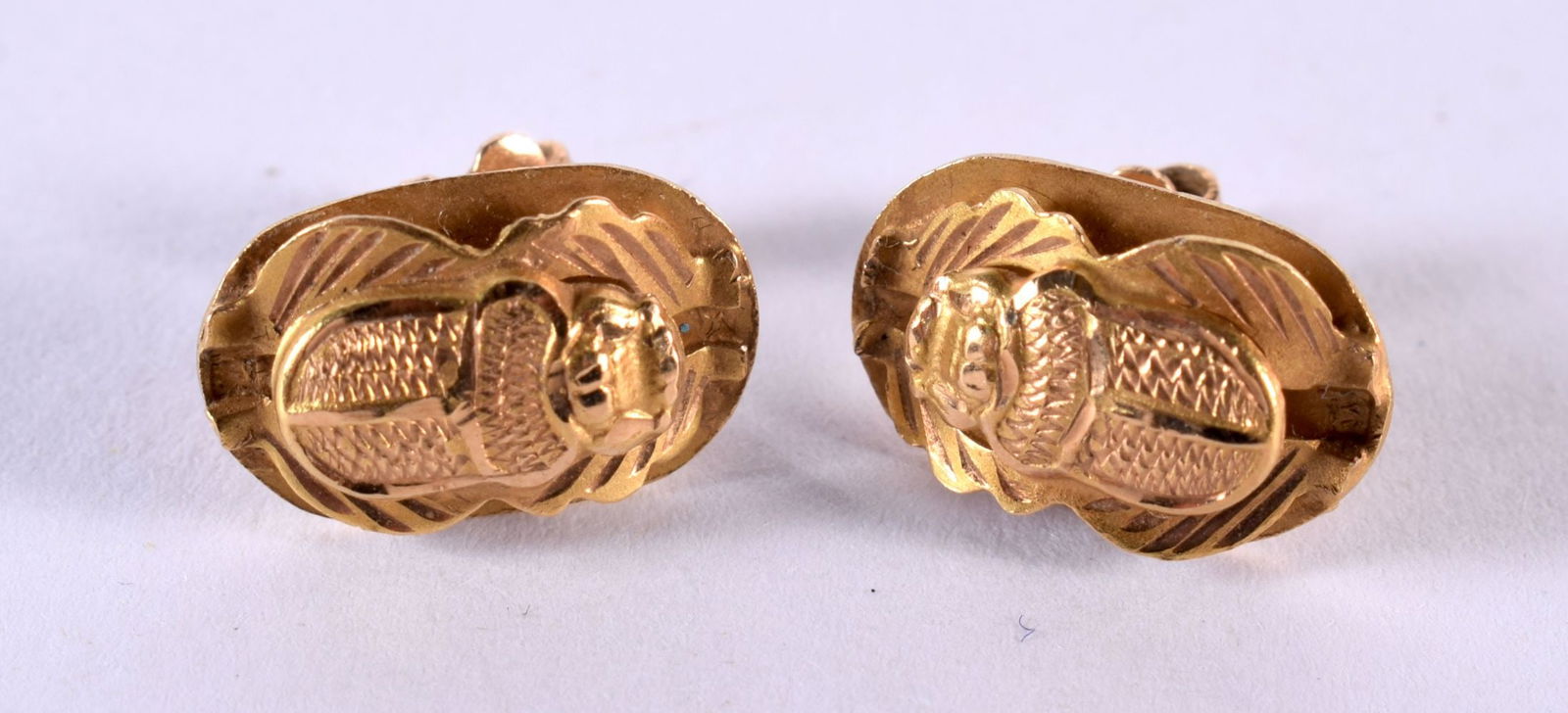 18ct Gold Vintage Scarab Beetle Stud Earrings. 3.3 grams. 1.5 cm x 1 cm. (1 of 3)