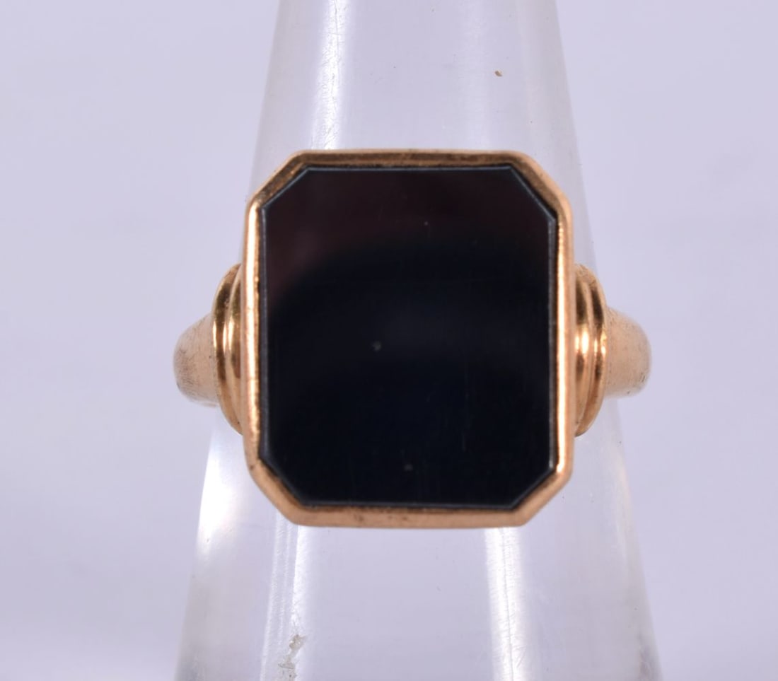 18ct Gold Vintage Hematite Set Signet Ring. N. 7.2 grams. (1 of 4)