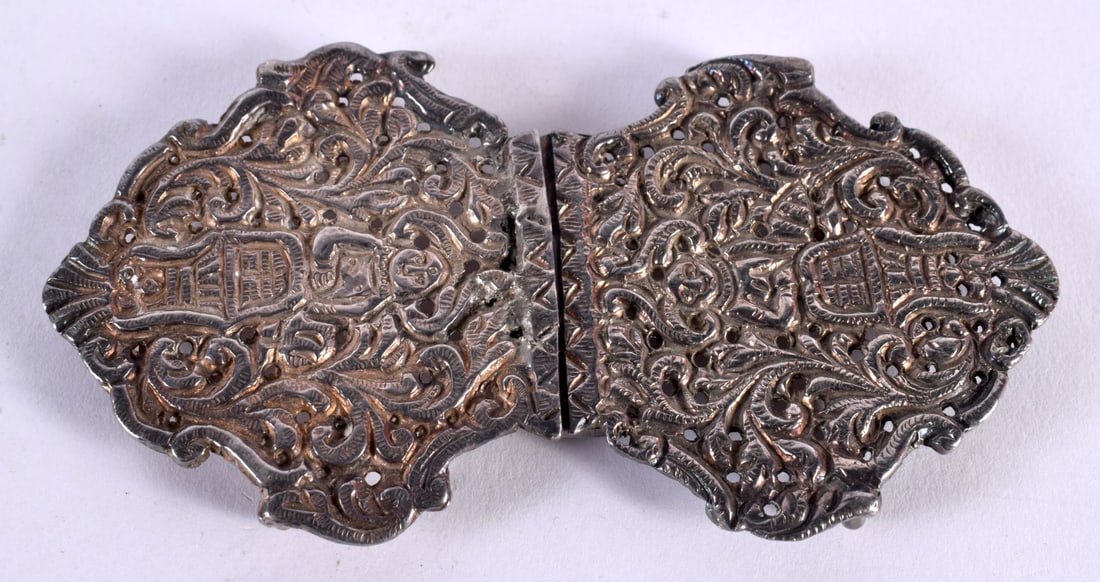 AN UNUSUAL EARLY MIDDLE EASTERN SILVER BUCKLE. 40.5 grams. 10 cm x 5.25 cm. (1 of 4)