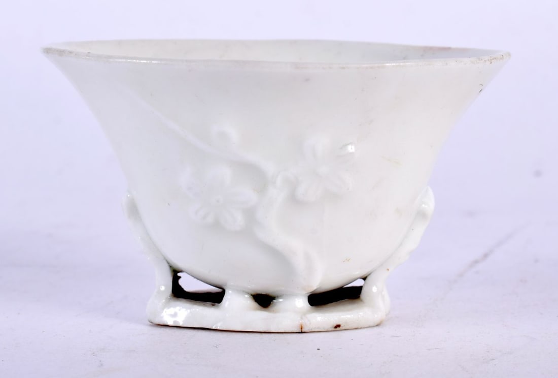 AN 18TH CENTURY CHINESE BLANC DE CHINE PORCELAIN DEHUA LIBATION CUP Qing. 8 cm wide. (1 of 4)