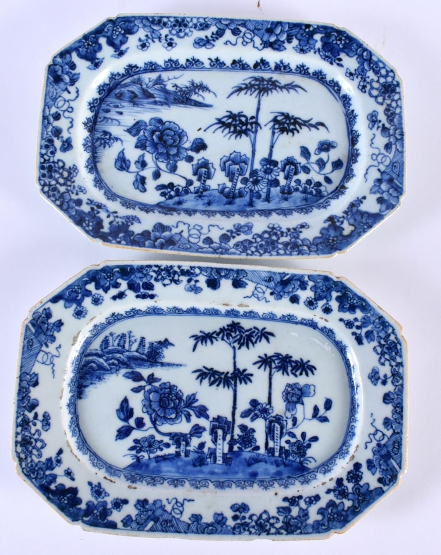 A PAIR OF 18TH CENTURY CHINESE EXPORT BLUE AND WHITE PORCELAIN DISHES Qianlong. 27 cm x 18 cm. (1 of 4)