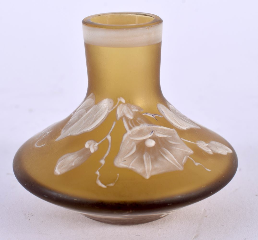 A MINIATURE ANTIQUE YELLOW CAMEO GLASS VASE in the manner of Thomas Webb, overlaid with flowers and: A MINIATURE ANTIQUE YELLOW CAMEO GLASS VASE in the manner of Thomas Webb, overlaid with flowers and vines. 5.5 cm wide.