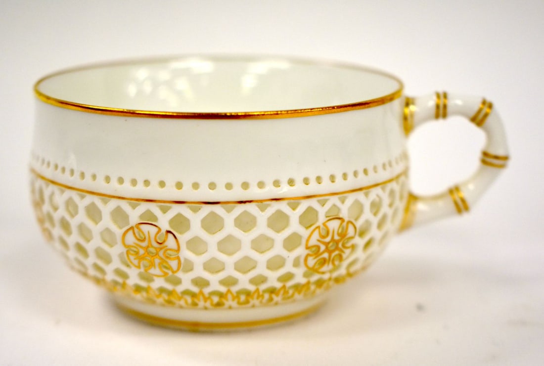 19th century Sevres reticulated cup with gilt decoration S86, DORE A SEVRES, 88. 4.5cm high: 19th century Sevres reticulated cup with gilt decoration S86, DORE A SEVRES, 88. 4.5cm high