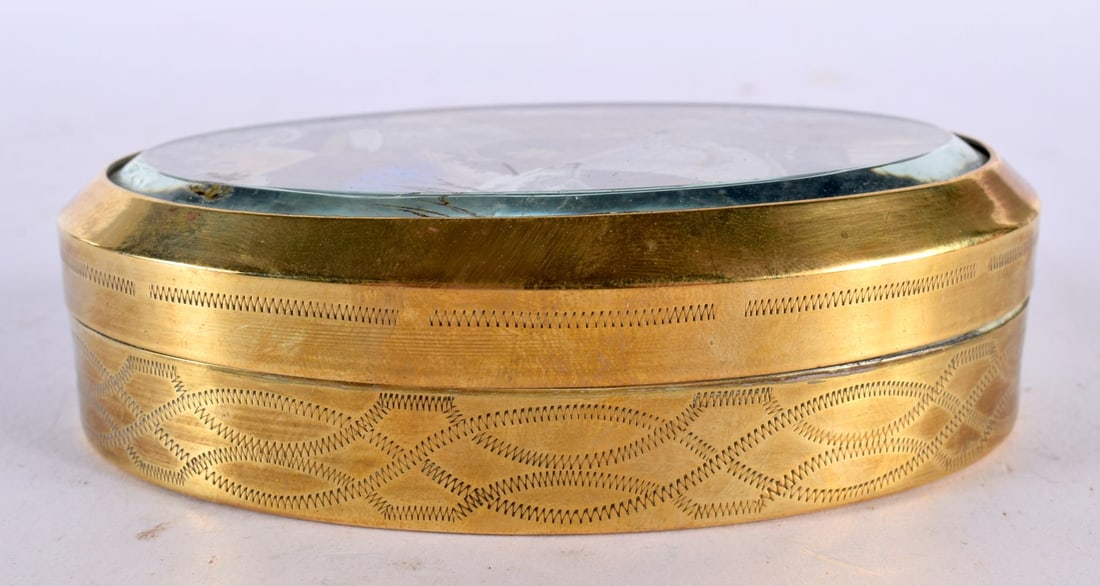 A RARE VICTORIAN BUTTERFLY WING BRONZE SNUFF BOX AND COVER. 13 cm x 7cm.: A RARE VICTORIAN BUTTERFLY WING BRONZE SNUFF BOX AND COVER. 13 cm x 7cm.