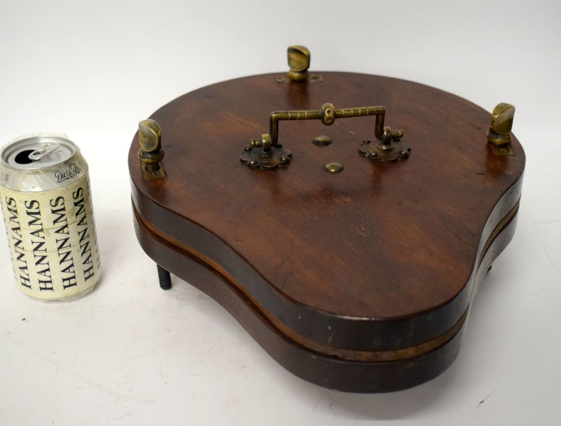 A RARE ANTIQUE MAHOGANY TENNIS RACKET PRESS. 36 cm x 27 cm.: A RARE ANTIQUE MAHOGANY TENNIS RACKET PRESS. 36 cm x 27 cm.