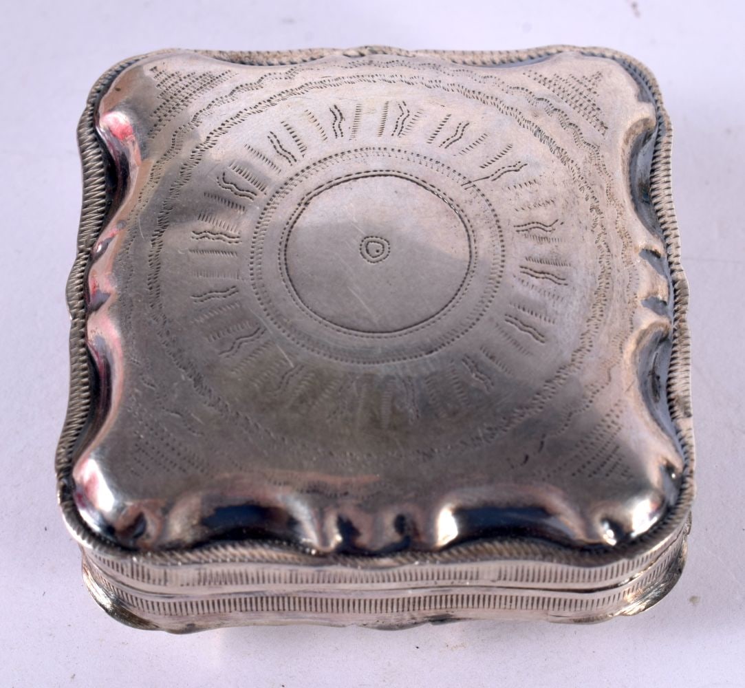 A CONTINENTAL SILVER (POSSIBLY DUTCH) PILL BOX WITH EMBOSSED DECORATION. Stamped Sterling, 4.8 cm x: A CONTINENTAL SILVER (POSSIBLY DUTCH) PILL BOX WITH EMBOSSED DECORATION. Stamped Sterling, 4.8 cm x 2.1cm, weight 22.1g