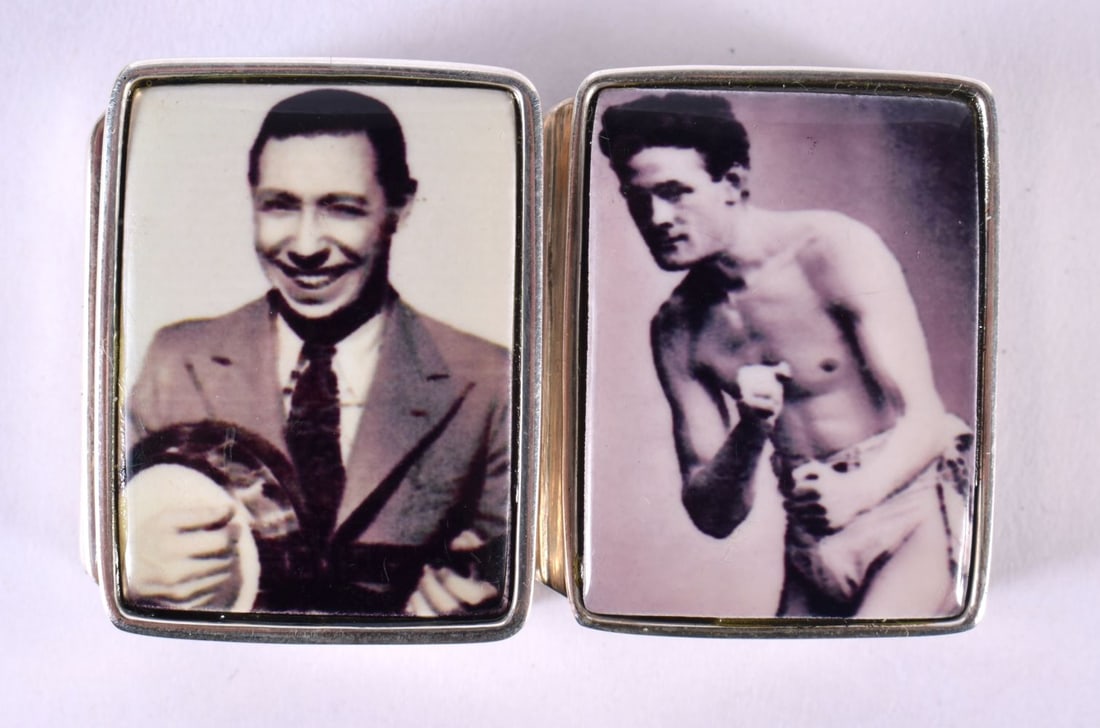 TWO SILVER PILL BOXES. Stamped 925 and Sterling, 3.1cm x 2.6 cm x 1.2 cm, total weight 37.7g (2): TWO SILVER PILL BOXES. Stamped 925 and Sterling, 3.1cm x 2.6 cm x 1.2 cm, total weight 37.7g (2)