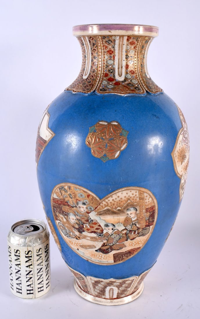 AN UNUSUAL LARGE 19TH CENTURY JAPANESE MEIJI PERIOD SATSUMA VASE painted with samurai and figures up (1 of 5)